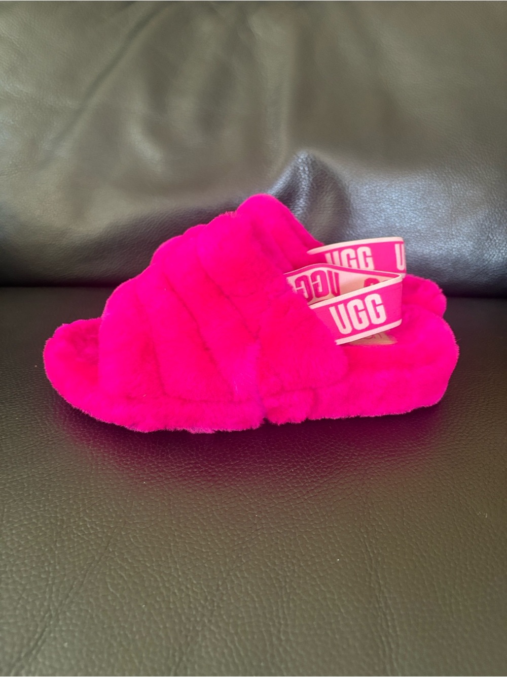 Women’s Uggs slippers pink
